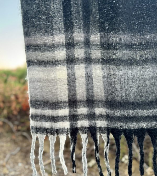 5100103_BLACK BITTER COLD FLUFFY PLAID OBLONG SCARF_(FW24)_A 5100103_BLACK BITTER COLD FLUFFY PLAID OBLONG SCARF_(FW24)_A