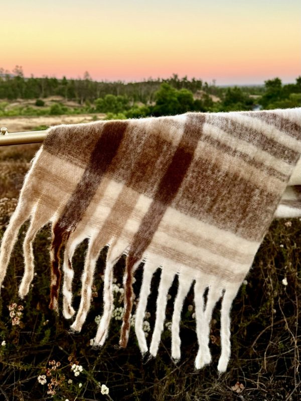 5100111_BEIGE BITTER COLD FLUFFY PLAID OBLONG SCARF_(FW24)_B 5100111_BEIGE BITTER COLD FLUFFY PLAID OBLONG SCARF_(FW24)_B