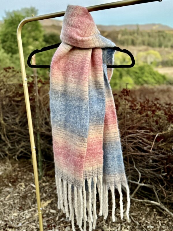 5100207_BLUE DESERT AIR FLUFFY OBLONG SCARF_(FW24)_B