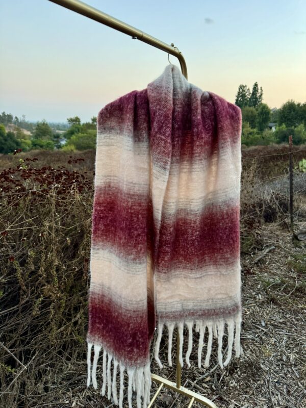 5100224_RED DESERT AIR FLUFFY OBLONG SCARF_(FW24)_A 5100224_RED DESERT AIR FLUFFY OBLONG SCARF_(FW24)_A