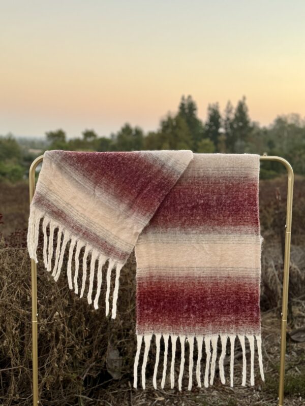 5100224_RED DESERT AIR FLUFFY OBLONG SCARF_(FW24)_C 5100224_RED DESERT AIR FLUFFY OBLONG SCARF_(FW24)_C