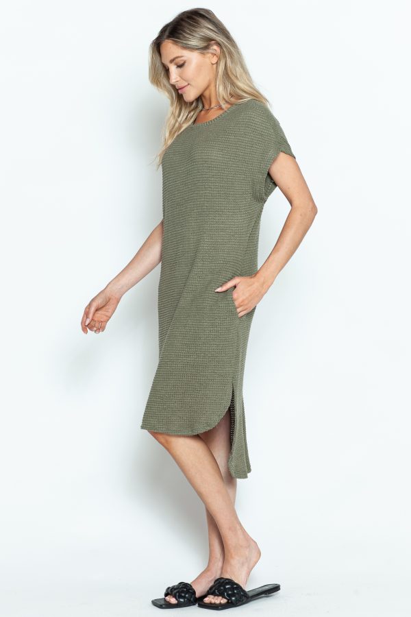 LF0005 TO LF0007_S TO L_OLIVE WAFFLE TEXTURE CURVED HEM T-SHIRT-DRESS_(SS24_CB)_B LF0005 TO LF0007_S TO L_OLIVE WAFFLE TEXTURE CURVED HEM T-SHIRT-DRESS_(SS24_CB)_B
