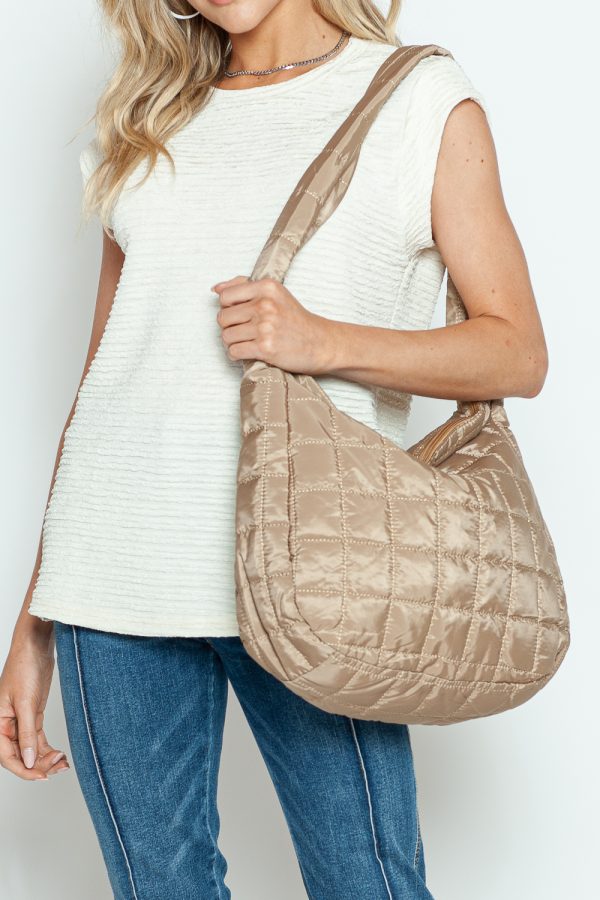 LS0001_BEIGE QUILTED ZIPPER LRG SHOULDER BAG_(SS24_CB)_A