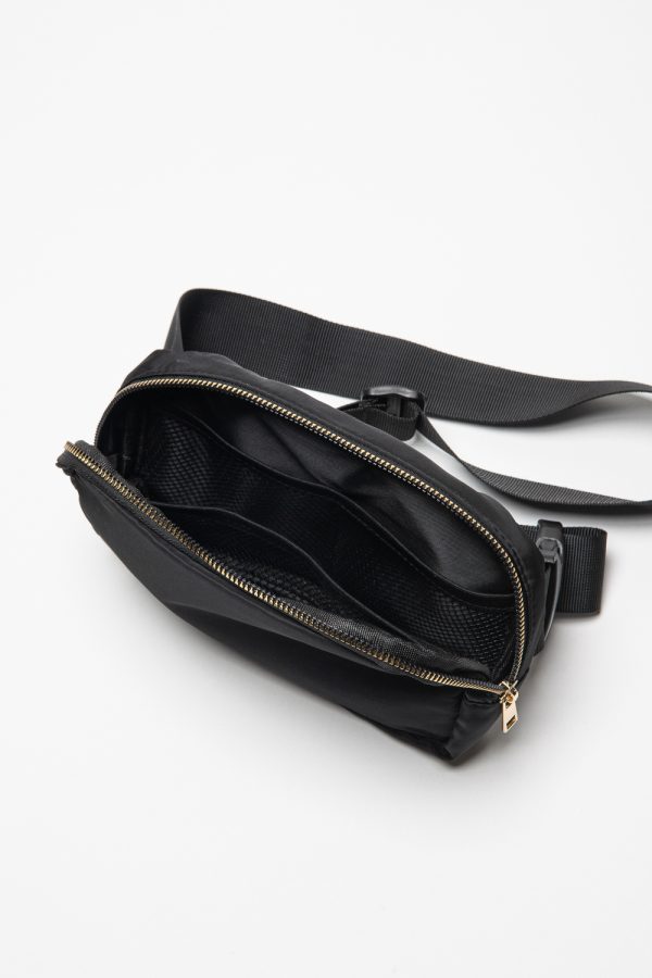 LS0002_BLACK WATERPROOF ZIPPED CROSS BODY_(SS24_CB)_D LS0002_BLACK WATERPROOF ZIPPED CROSS BODY_(SS24_CB)_D