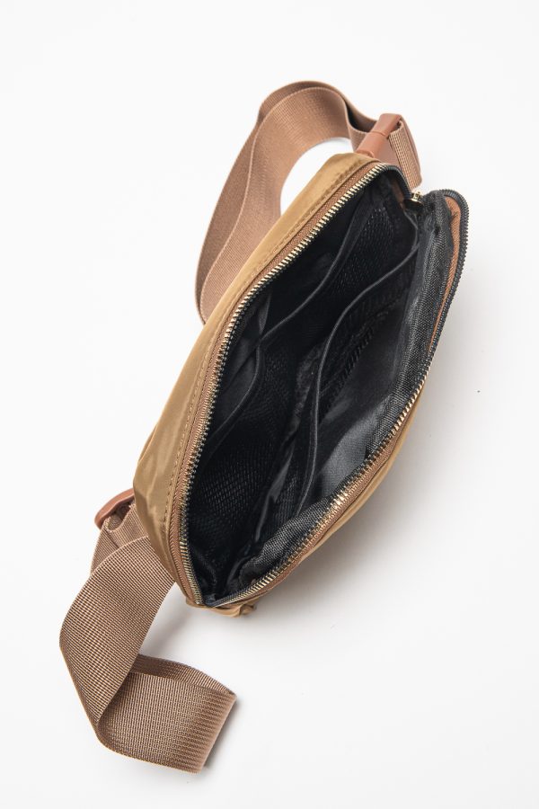 LS0003_MOCHA WATERPROOF ZIPPED CROSS BODY_(SS24_CB)_D LS0003_MOCHA WATERPROOF ZIPPED CROSS BODY_(SS24_CB)_D