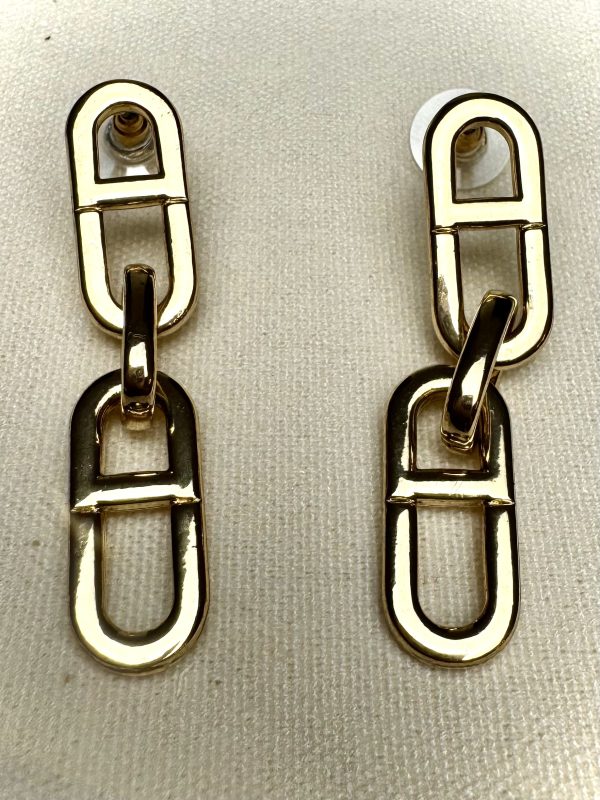 ME-220298-LTAG_ LOCKED CAP HOOP EARRINGS_(FW24)_B ME-220298-LTAG_ LOCKED CAP HOOP EARRINGS_(FW24)_B