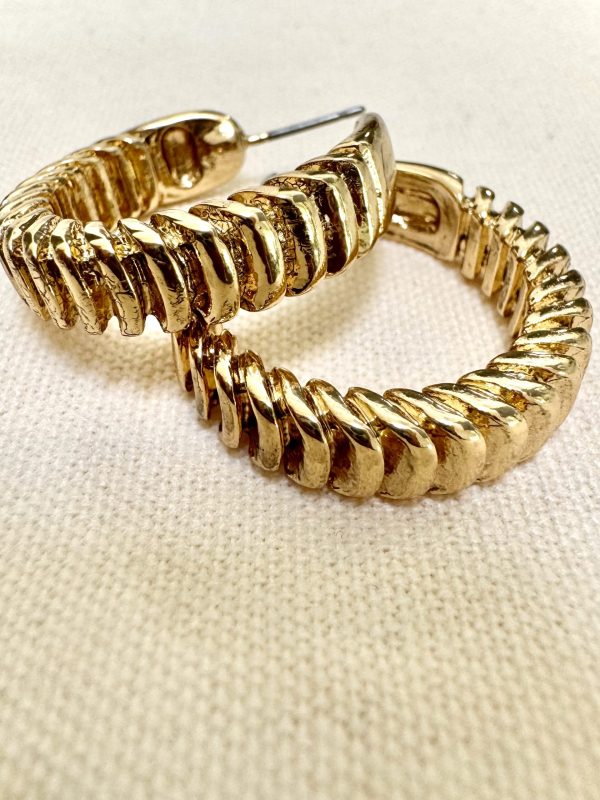 ME-23581-LTAG_REVERENCE CUFFED EARRINGS_(FW24)_B