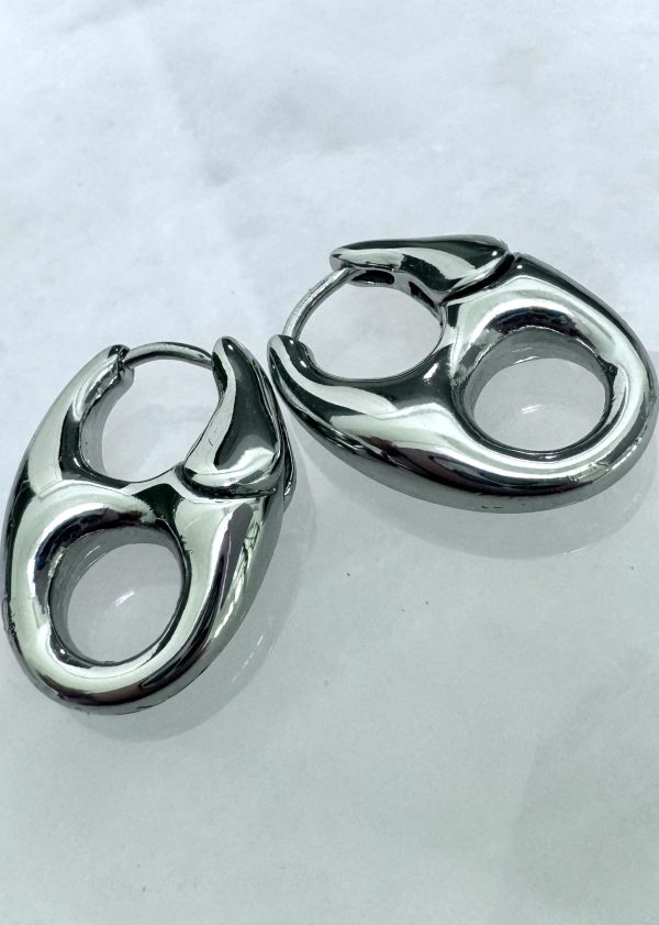 ME-23589-RH_THIRSTY BOTTLE CAP EARRINGS_(FW24)_B ME-23589-RH_THIRSTY BOTTLE CAP EARRINGS_(FW24)_B