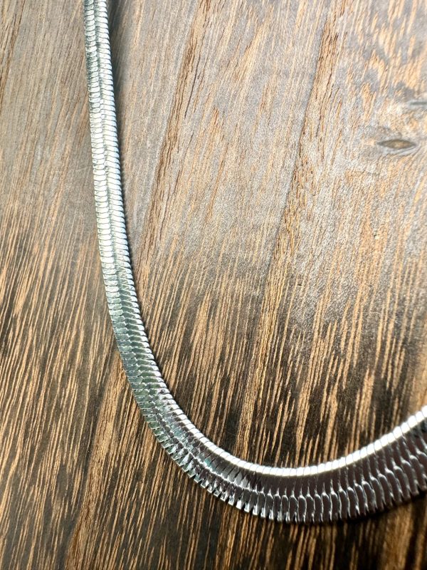 MN-220117-RH_SNAKE CHAIN LINK NECKLACE_(FW24)_B Snake Chain Link Necklace - 3