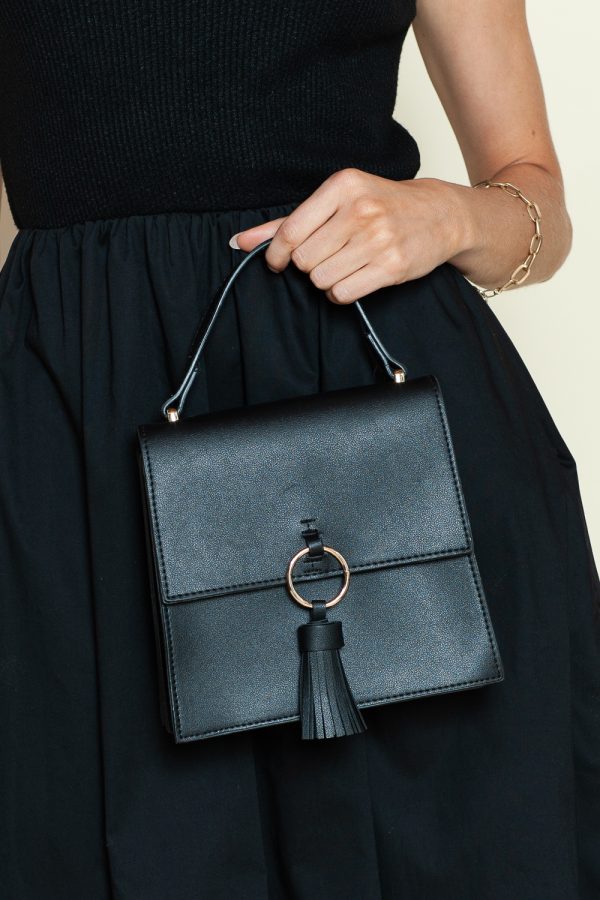 MW0001_BLACK FASHION RING TASSEL FLAP_(SS24_CB)_B MW0001_BLACK FASHION RING TASSEL FLAP_(SS24_CB)_B