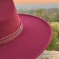 5082413_BURGUNDY BUCKLE UP FEDORA HAT_(FW24)_C