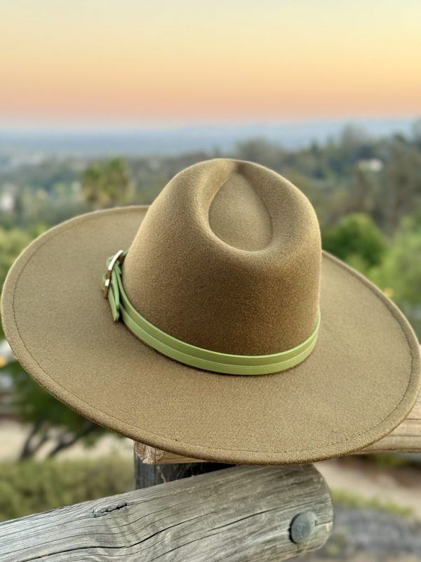 5082427_OILVE BUCKLE UP FEDORA HAT_(FW24)_C Olive Buckle Up Fedora