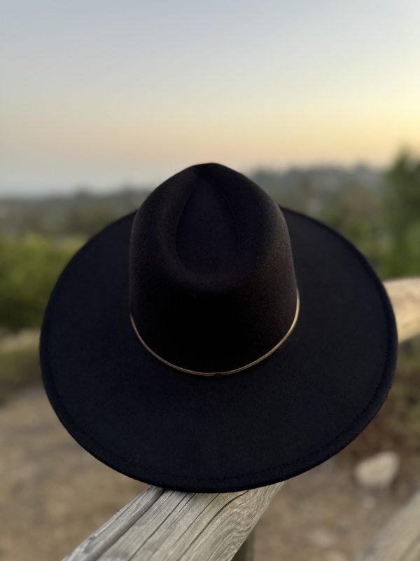 5102803_BLACK GIDDY UP GOLD CHAIN FEDORA HAT_(FW24)_C 5102803_BLACK GIDDY UP GOLD CHAIN FEDORA HAT_(FW24)_C